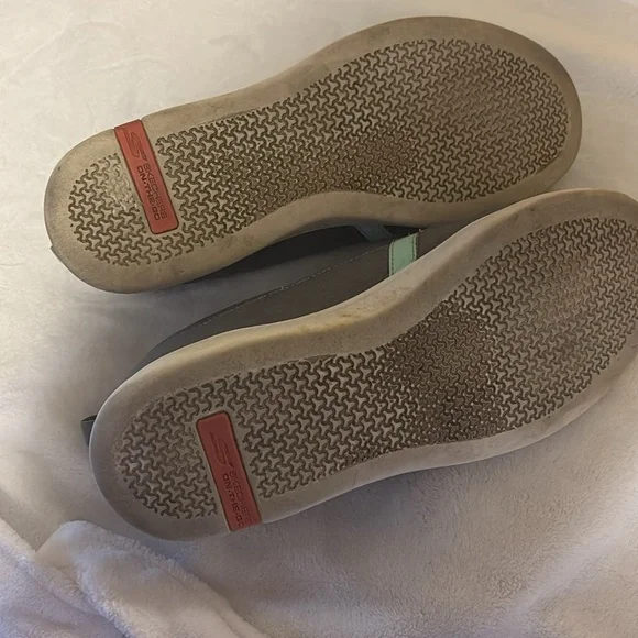 Skechers air cooled,GoGa  Mat gently used. - Picture 4 of 4